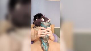 Dragon Murrsuiter prematurely cums using bad dragon but keeps going