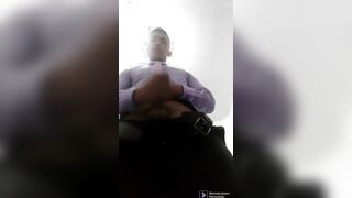 Me hago una paja después de que llegó del trabajo bien caliente