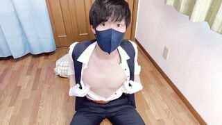 鑑定士、白手袋でチクニーして盛大にメスイキする。