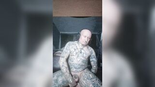 Object857 is swaying his tail