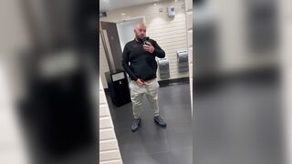 Any fine hard-on cocksuckers online?