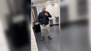 Any fine hard-on cocksuckers online?