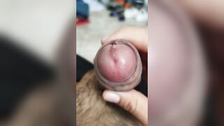 Mastubando mi polla pensando en tu slit