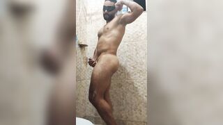 Vem mamar meu pau durão no banho