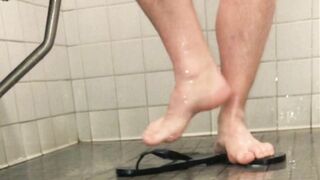 SFW: SOLO MASCULINE SOLES IN THE BATHROOM FOR A DEVOTEE