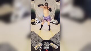 Uber-sexy Man Angel Abdomen Dance