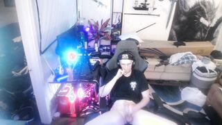 My roomy sent me this vid and said so this is why you cant be bothered to neat whoops