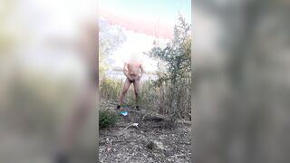 Me masturbo al lado del tren