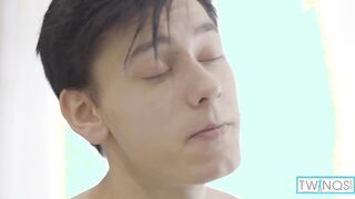 Pinkish Haired Twunk Oliver V Gets Plumbed By Dark haired Logan S!