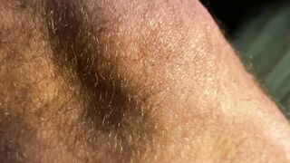 Mis pies en la tranquilidad de mi habitacion.