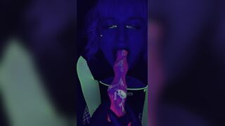 BEAUTIFUL EMO FEMBOY DEEP THROATING FAUX-COCK + GIGANTIC JIZZ FLOW