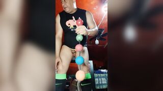 Haciendo sentadillas con el rump bien abierto