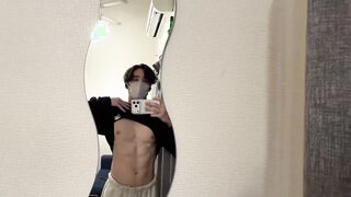 色白筋肉男子のオナニー