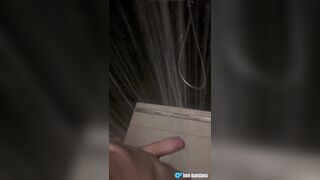 Shackle Schwanz wird in Öffentlicher Sauna und Dusche abgewichst German Muscle Teenager