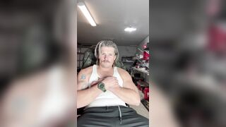 I enjoy when my chisel jizzes this stiff!