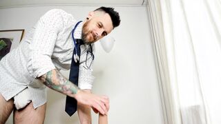 ASMR - Medic rails patient til he ejaculates