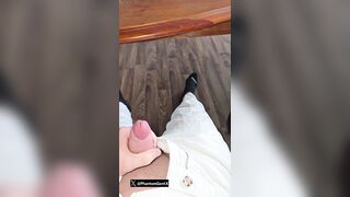 Deutscher Meister befiehlt Blowage unter Tisch - PhantomGentX