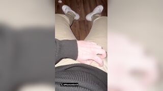 Deutscher Meister nach Überstunden.. harter Schwanz in Hose pipe..