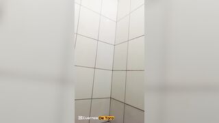 Preparando mi culito para hacerme coger por el hunky de mi esposa