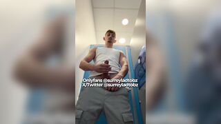 Super-fucking-hot fellow squirt nads in gym