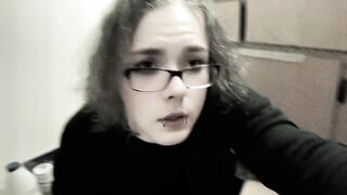 Fem masculine toying with his chisel and spunking