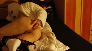 One Finger in My Crevice – 2 Frigs Senses Too Strong