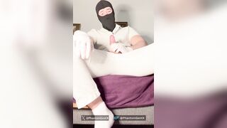 Strenger Arzt wichst und spritzt dir in den Mund - PhantomGentX