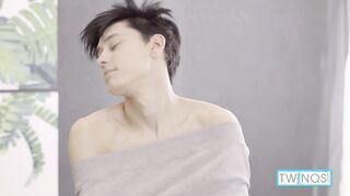 Black-haired Ultra-cutie Logan S Drains His Spear And Deep Frigs!