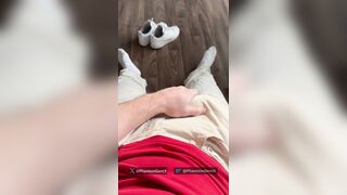 Chef im Homeoffice wichst langsam und lässt Precum glänzen - PhantomGentX