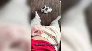 Chef im Homeoffice wichst langsam und lässt Precum glänzen - PhantomGentX