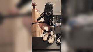 Would you like to witness me boink sneakers live?