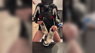 Would you like to witness me boink sneakers live?