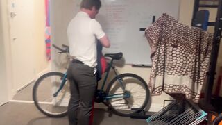 Insane Skool Fellow jizzes back to an empty building = empty ball-sac