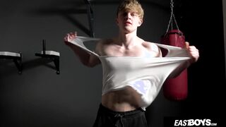 Beefy Czech Stud Wanks Off Gigantic Beefstick