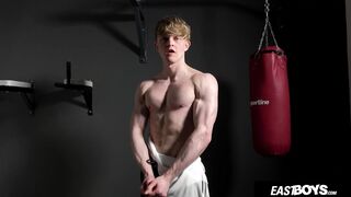 Beefy Czech Stud Wanks Off Gigantic Beefstick