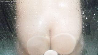 douche popshot on glass