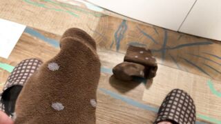 Earl Grin - Wooly Assets with Chocolate-colored Patterned Socks