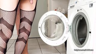 Madura folla a femboy en la maquina de lavar ropa, sucio y beautiful
