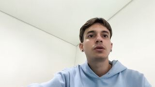 Escuchar música mientras hago trabajos de la universidad me pone caliente