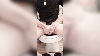 Wanking off and nutting on the restroom