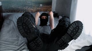 SOLES HANKER MILITARY SHOES UNDERNEATH TAUT FLESH