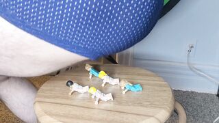 Tinies Get Punched By Thick Idolize!