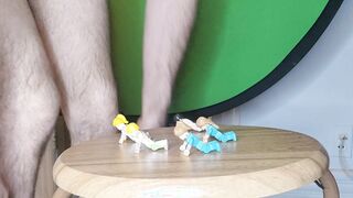 Tinies Get Punched By Thick Idolize!