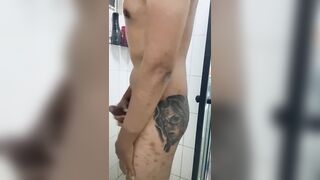 Alguem para tomar banho comigo ?