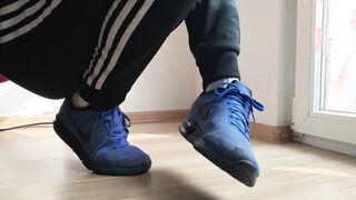 Nike Air Max Sneakers Taunt POINT OF VIEW