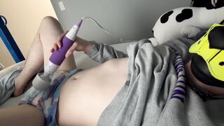 Yellow puppy luvs whirr magic wand and finishes off in soggy nappy ^^