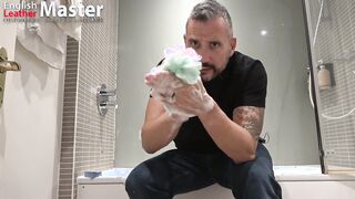 Niche fetish have fun soapy sponges from step-father PREVIEW