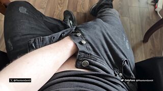Harter Schwanz zappelt in enger Denim – geiler Deutscher Dad - PhantomGentX
