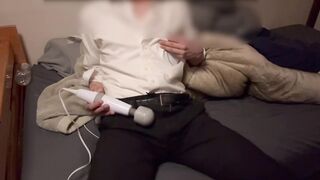 スーツで電マイキ乳首もカリカリ止まらなかった…