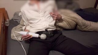 スーツで電マイキ乳首もカリカリ止まらなかった…